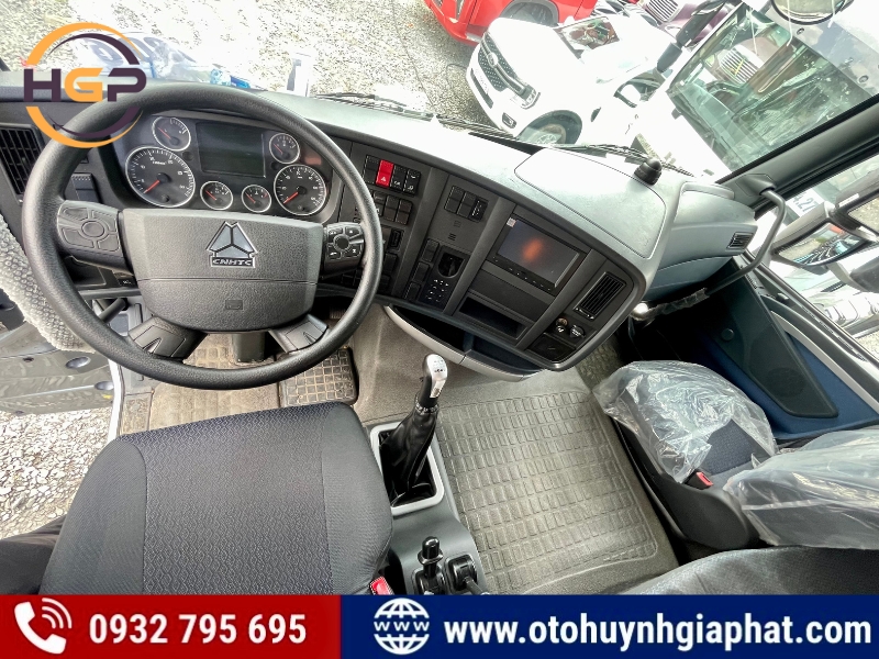 Khoang lái của xe đầu kéo Howo Sitrak 380HP mới