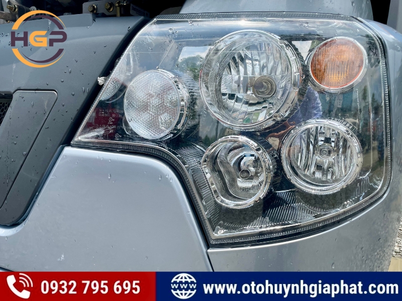 Cụm đèn trước của xe đầu kéo Howo Sitrak 380HP mới