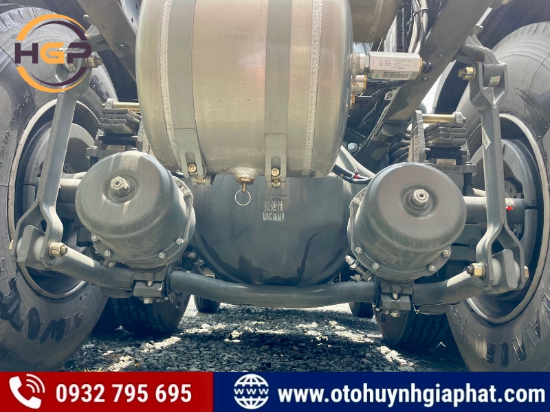 Khung gầm sau của xe đầu kéo Howo Sitrak 380HP mới