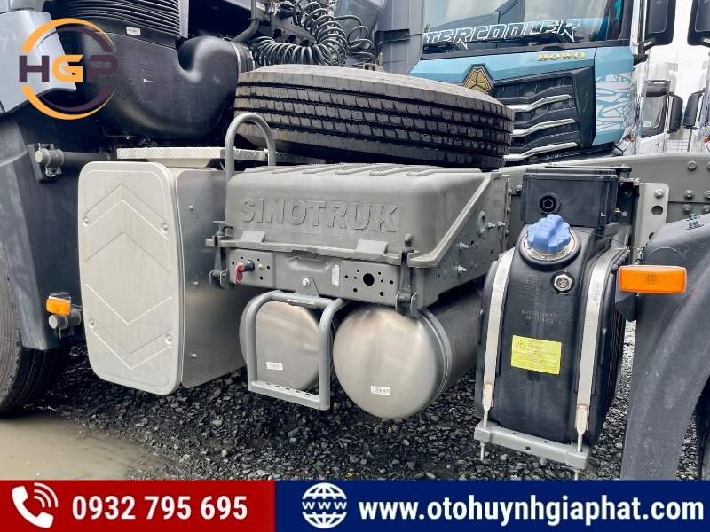 Bình xử lý khí thải của xe đầu kéo Howo T7H 380HP mới