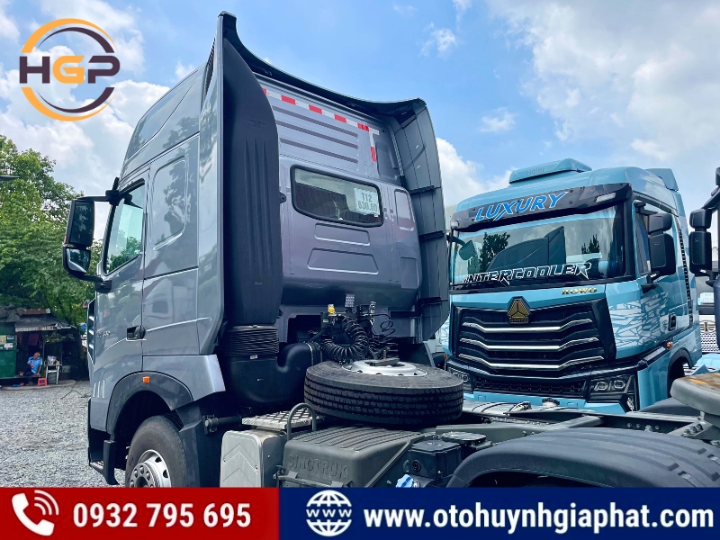 Xe đầu kéo Howo T7H 380HP mới