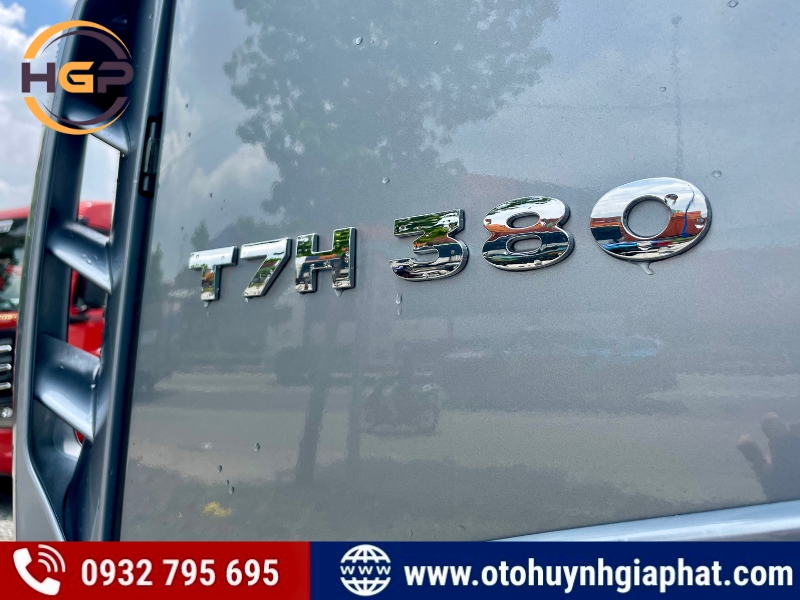 Thiết kế tinh tế của xe đầu kéo Howo T7H 380HP mới