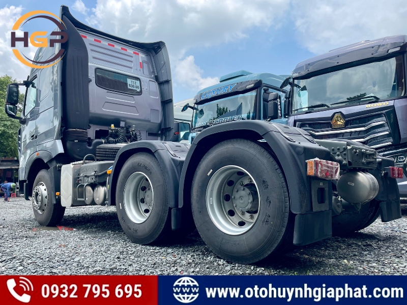 Siêu cứng cáp - Xe đầu kéo Howo Sitrak T7H 380HP mới