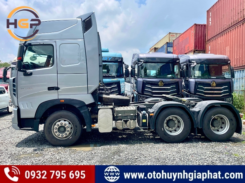 Hỗ trợ ngân hàng cao - Xe đầu kéo Howo Sitrak T7H 380HP mới