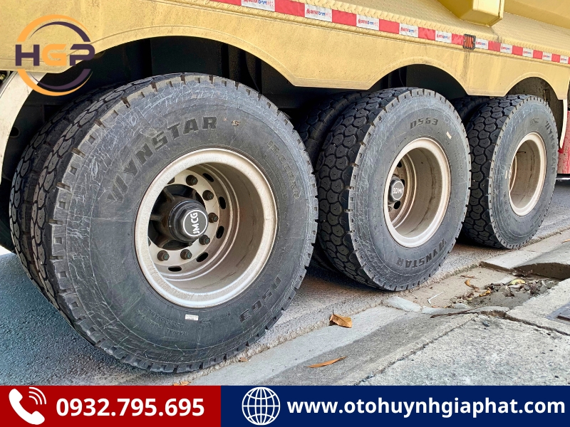 Vỏ lốp của mooc ben Yunli thùng U 24 khối