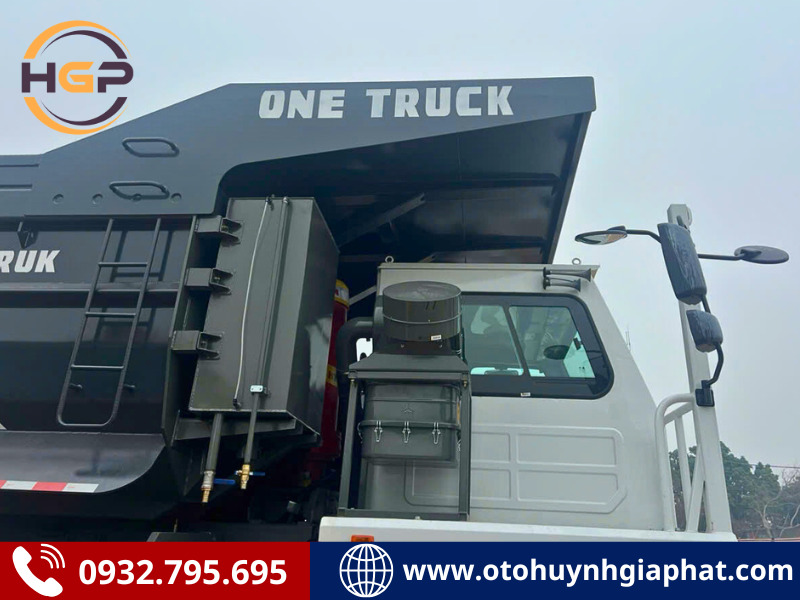 Ngoại thất của xe tải ben HOWO Bá Vương đầu lệch 70 tấn