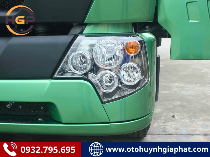 Cụm đèn trước của xe tải ben Howo V7G 4 chân thùng U 380HP