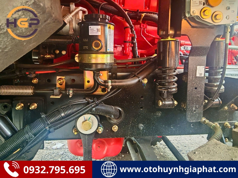 Động cơ Cummins của xe tải ben SHACMAN cabin lệch 385HP
