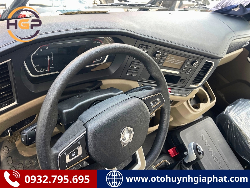 Khoang lái của xe đầu kéo SHACMAN H3000S 400HP Weichai