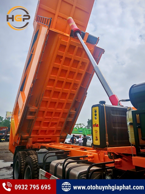 Khung chassis của xe tải ben SHACMAN cabin lệch 385HP Cummins