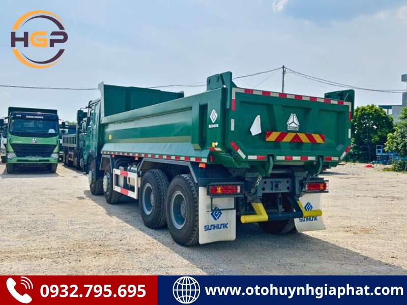 Mặt sau của xe tải ben Howo V7G 4 chân thùng U 380HP