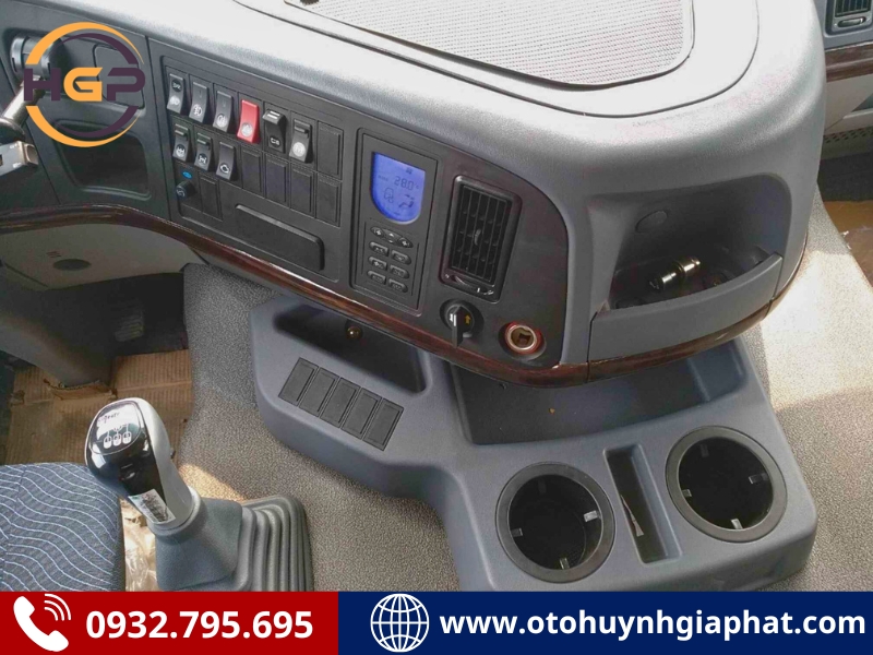 Tiện ích nội thất của xe tải ben Howo V7G 4 chân thùng U 380HP