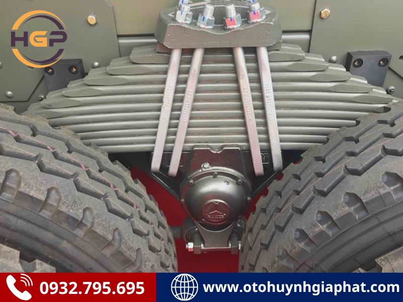 Lá nhíp của xe tải ben Howo V7G 4 chân thùng U 380HP