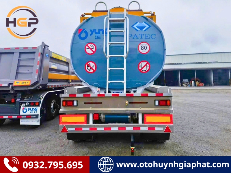 Mặt sau của mooc bồn xi téc Sinotruk Yunli