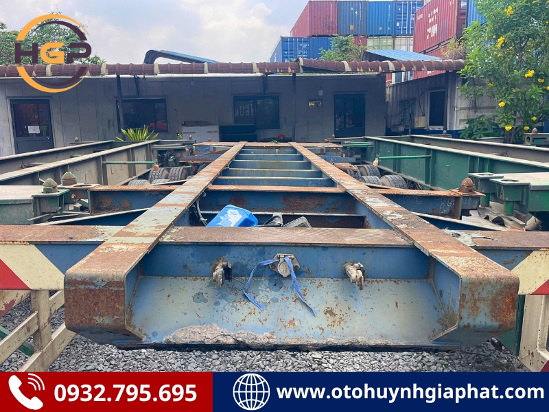 Mặt trước của mooc xương 2 trục 20 feet CPT 2016 cũ