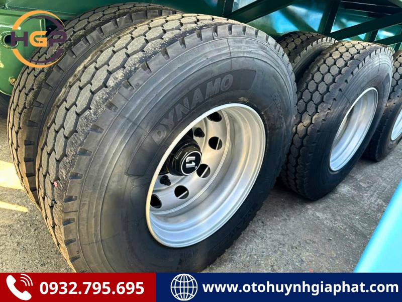 Vỏ lốp của mooc sàn SOOSAN 3 trục 40 FT 2026