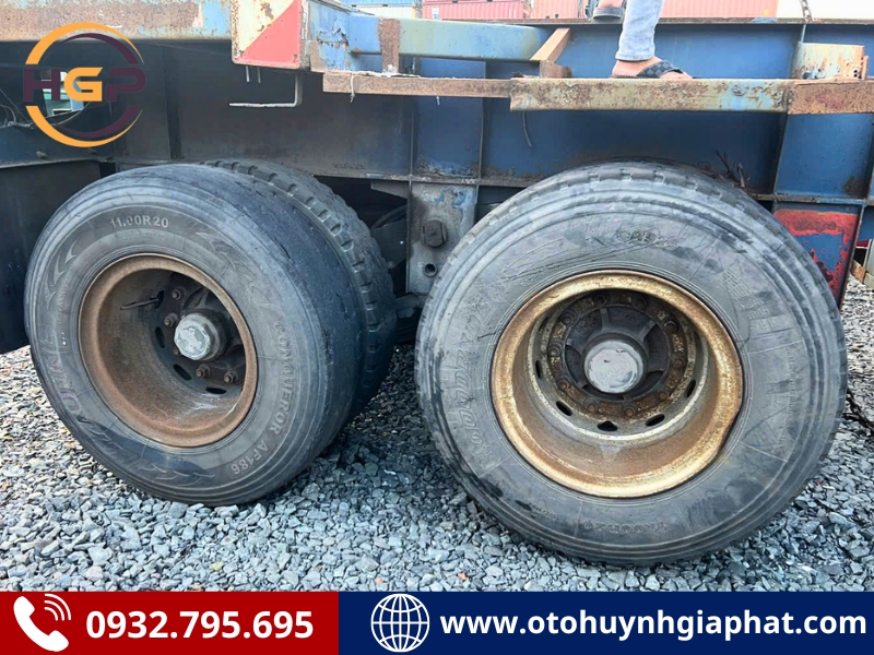 Vỏ lốp của mooc xương 2 trục 20 feet CPT 2016 cũ
