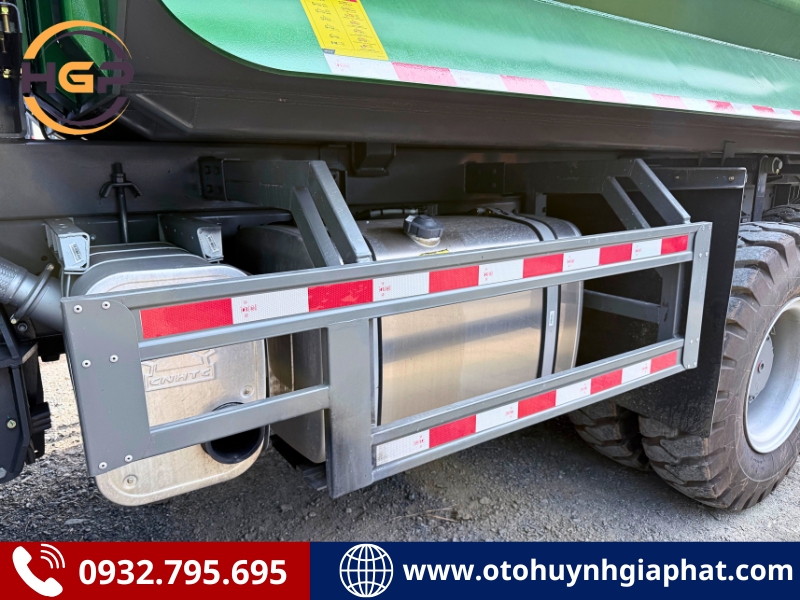 Bình dầu của xe ben Howo 70 tấn cabin lệch