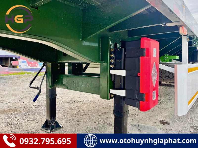 Chân chống của mooc sàn 45 feet Patec Xinhongdong - Lốp 12.00R20