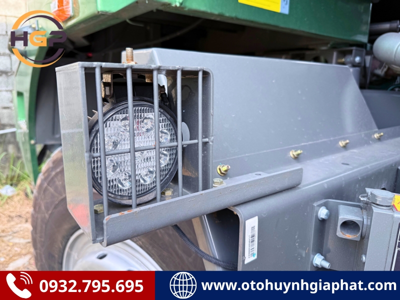 Hệ thống đèn của xe ben Howo chạy mỏ cabin lệch