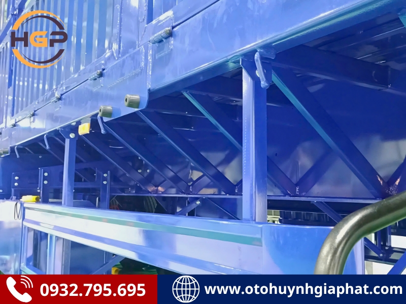 Khung gầm của mooc lồng khung mui Thaco cao 4 mét