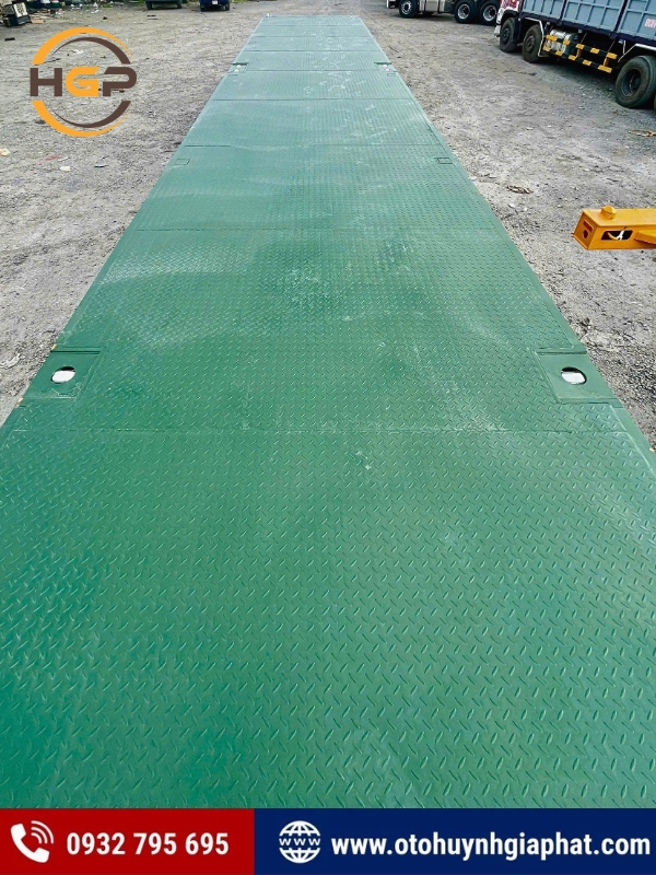 Mặt sàn của mooc sàn 45 feet Patec Xinhongdong - Lốp 12.00R20