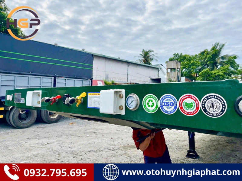 Mặt trước của mooc sàn 45 feet Patec Xinhongdong - Lốp 12.00R20