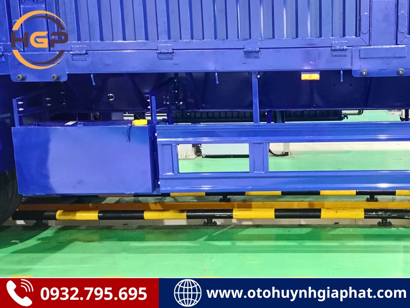 Thùng đồ nghề của mooc lồng khung mui Thaco cao 4 mét