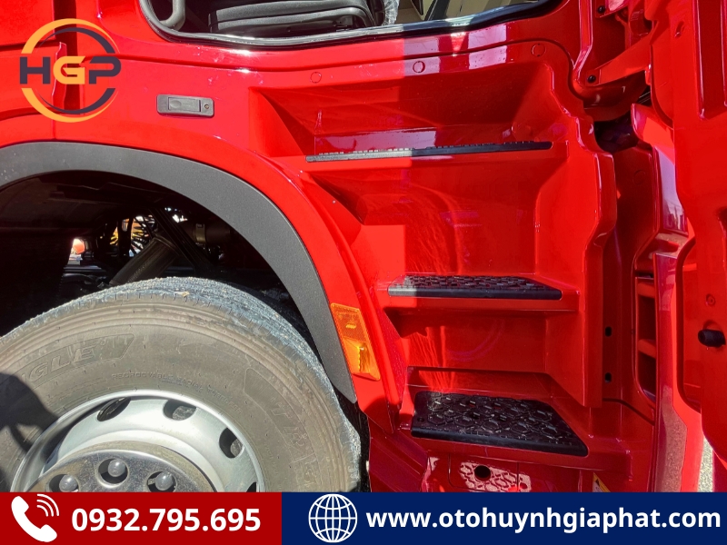 Bậc bước chân lên của đầu kéo SHACMAN X6000 460HP