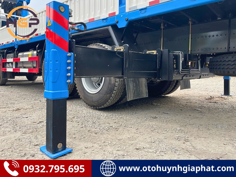 Chân chống của xe tải Howo gắn cẩu cabin TX350