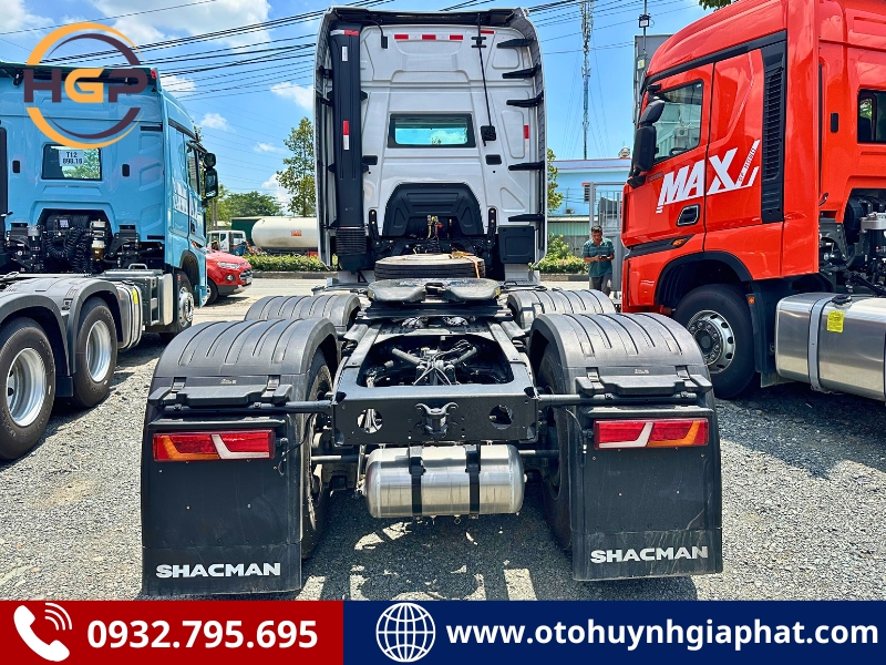 Mặt sau của xe SHACMAN X6000 460HP Cummins