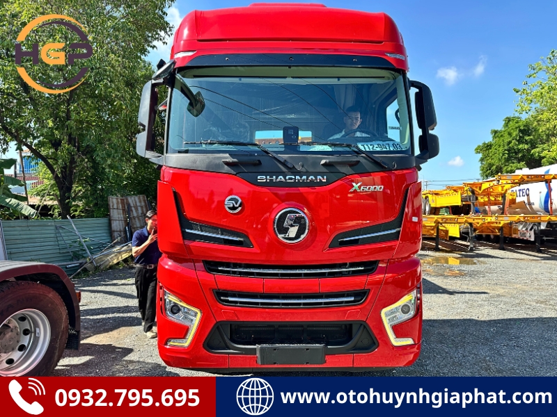 Mặt trước của xe SHACMAN X6000 460HP Cummins