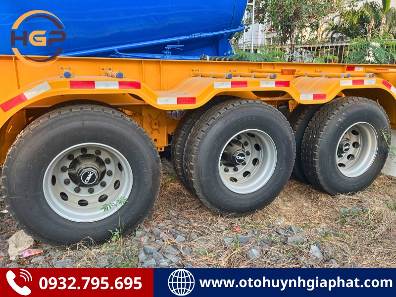 Vỏ lốp của mooc cổ cò CIMC HUAJUN 45 FT dài 14m