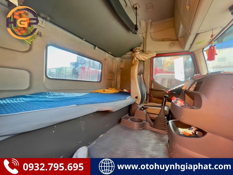 Cabin của xe đầu kéo Chenglong H7 cũ