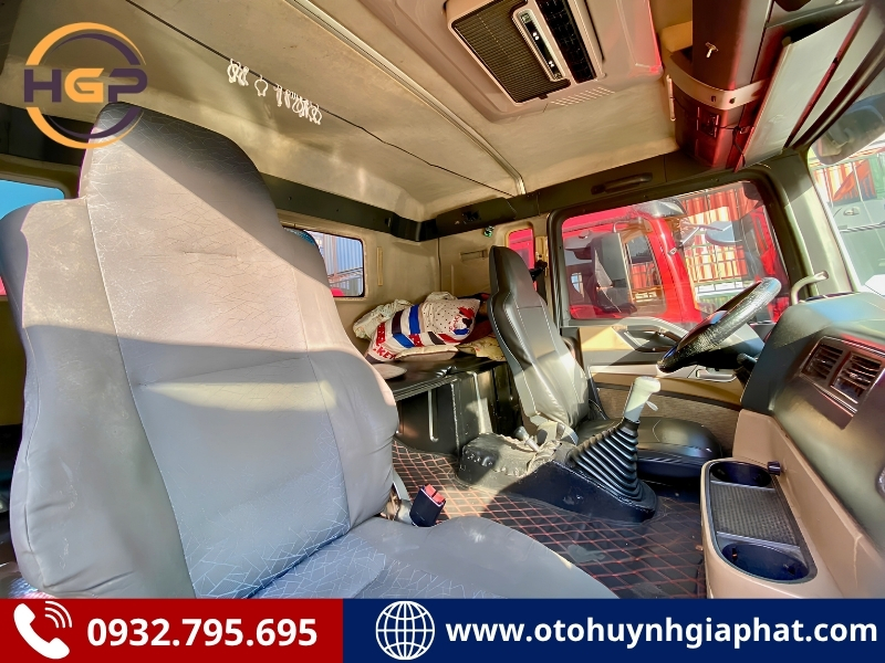 Cabin của xe Howo T5G 340HP đời 2015 cũ