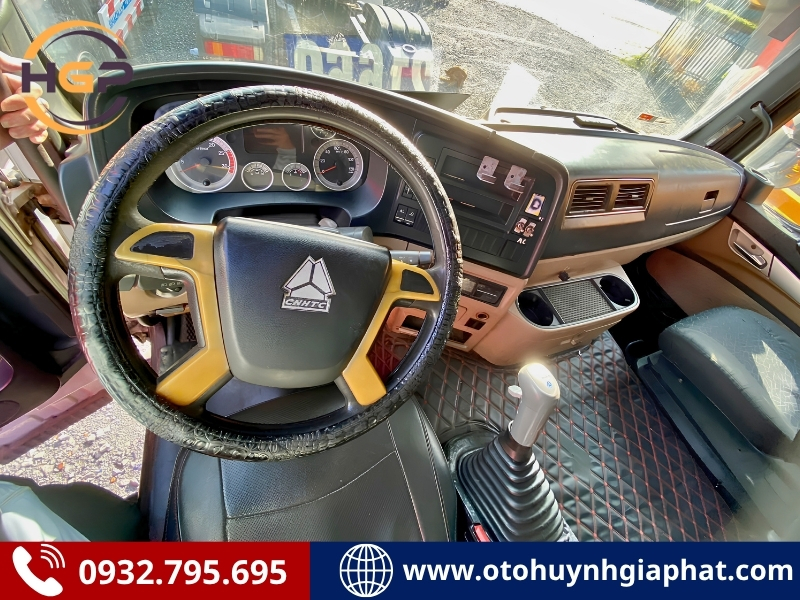 Vô lăng của xe Howo T5G 340HP đời 2015 cũ